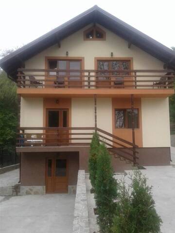 Фото номера Двухместный номер Делюкс с 1 кроватью и балконом Шале Casa Teju 2 г. Слэник 3