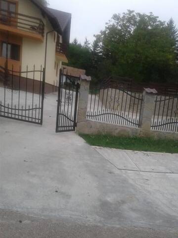 Фото номера Двухместный номер Делюкс с 1 кроватью и балконом Шале Casa Teju 2 г. Слэник 4
